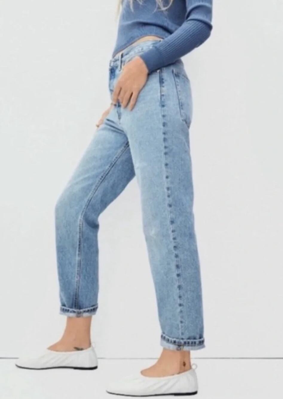 Everlane Relaxed Straight Fit Light Wash Distress Jeans 33R